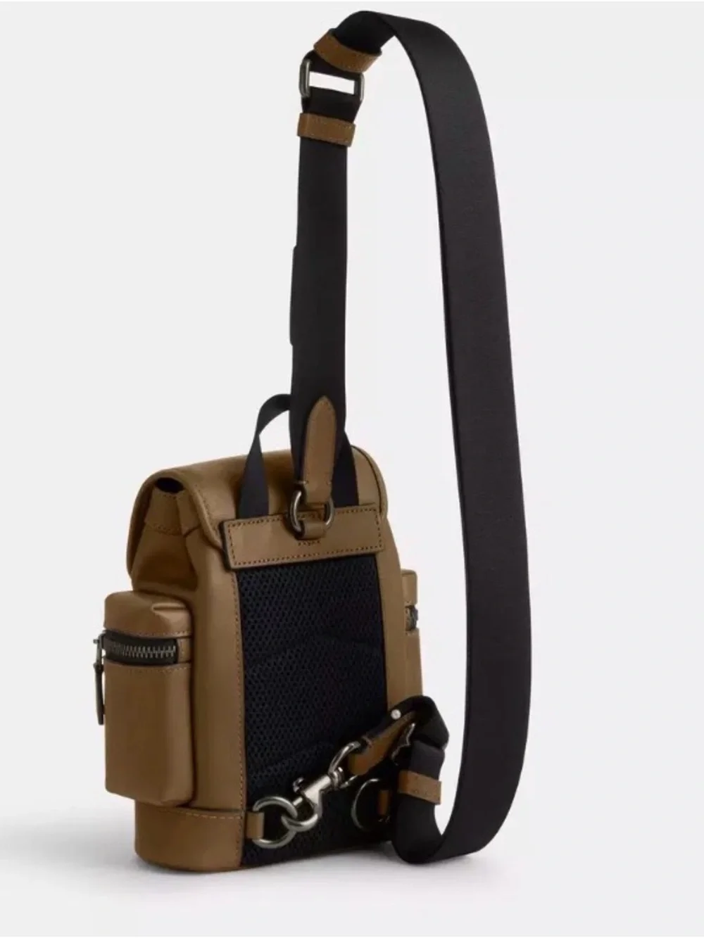Coach Sprint Sling  Pack  Leather bag .  New no tag